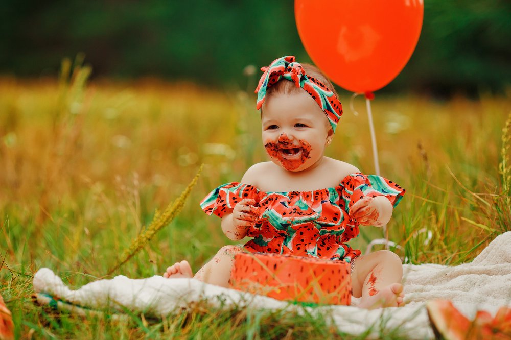 Ребенок смеется