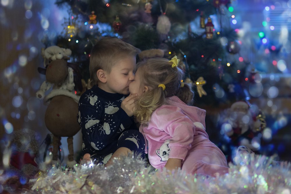 Подарочки под ёлочкой