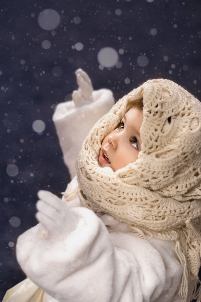 Вера ловит снежинки