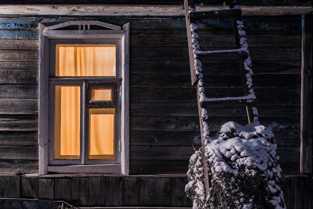 Тихо в доме на окраине...