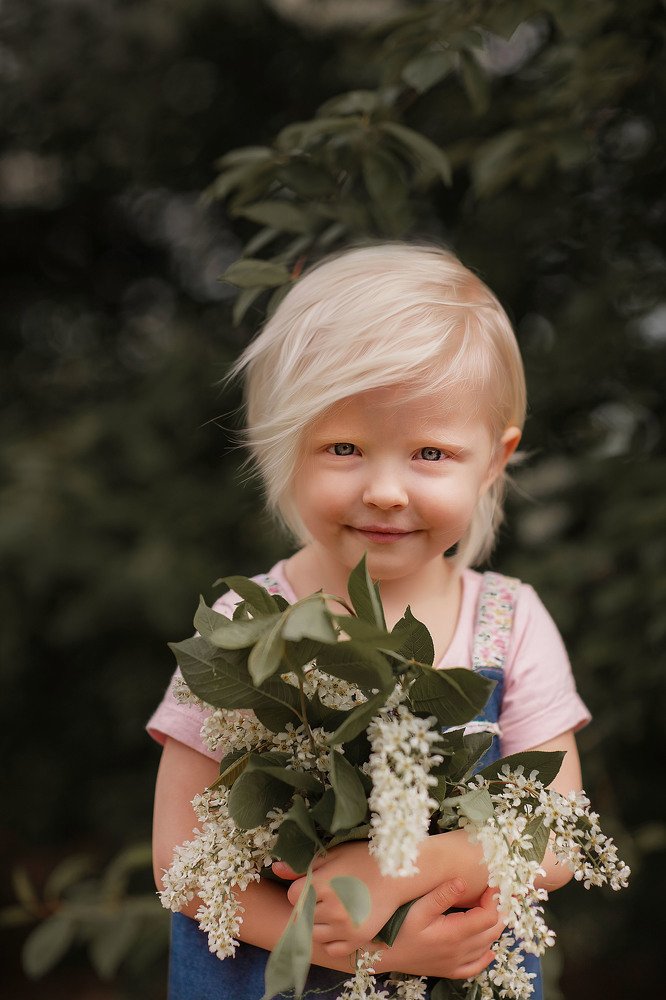 Малышка в лесу!