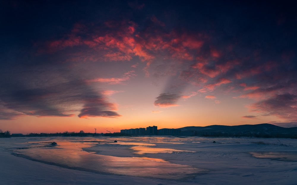 Зимний восход над Енисеем