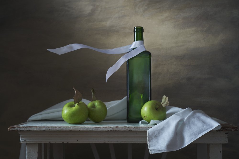 с белой лентой