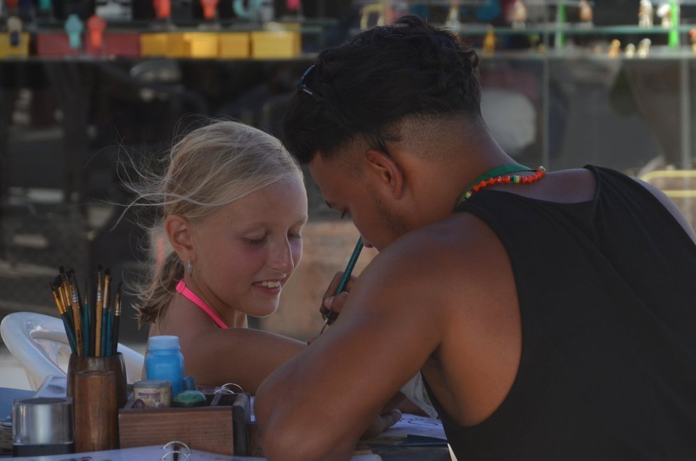 В предвкушении! Пока мама не видит...)))