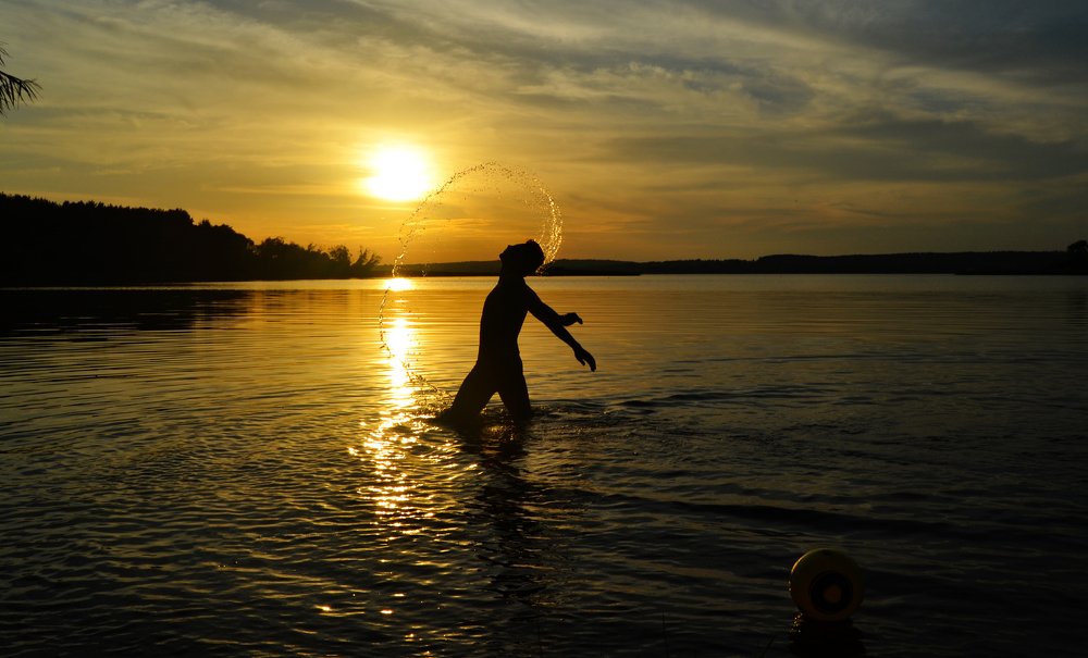 Пока молодой.