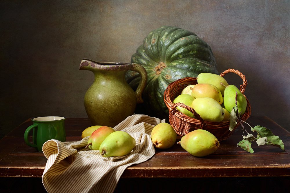 Кухаркины картинки  с грушами и зеленой кружкой.