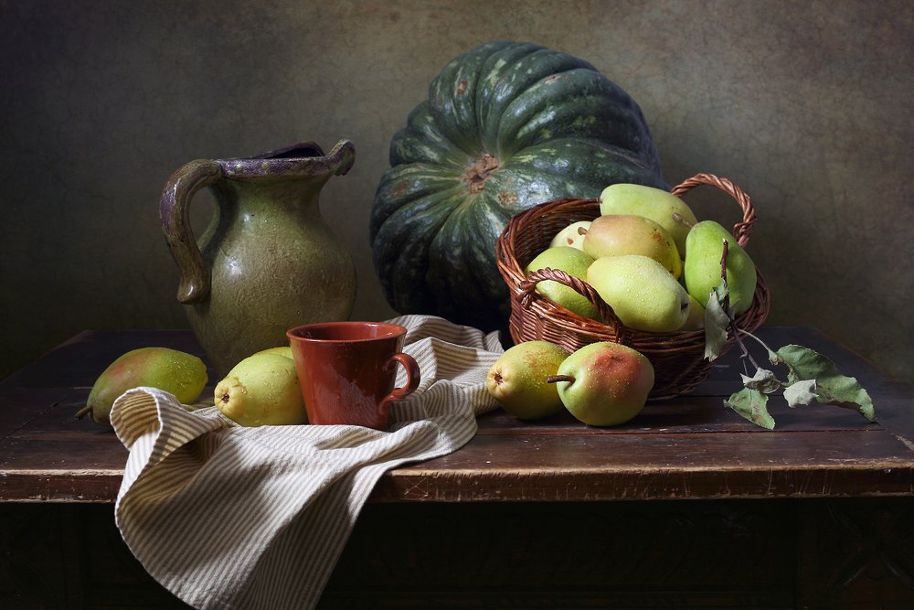 Кухаркины картинки с грушами и коричневой кружкой.