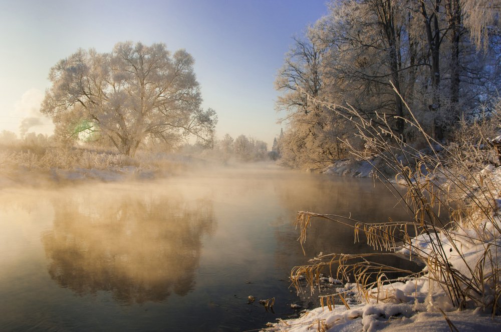 Река Истра морозным утром
