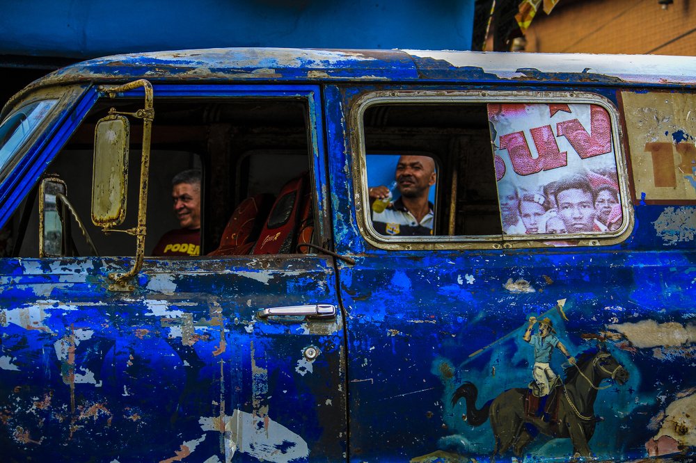 BLUE CARIBBEAN COLOR