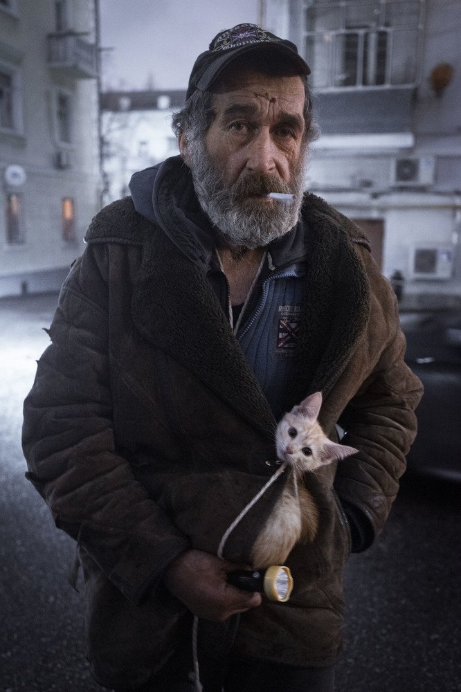 Ты уехал за счастьем-вернулся просто седым...   Но все-таки знай- ты не один...