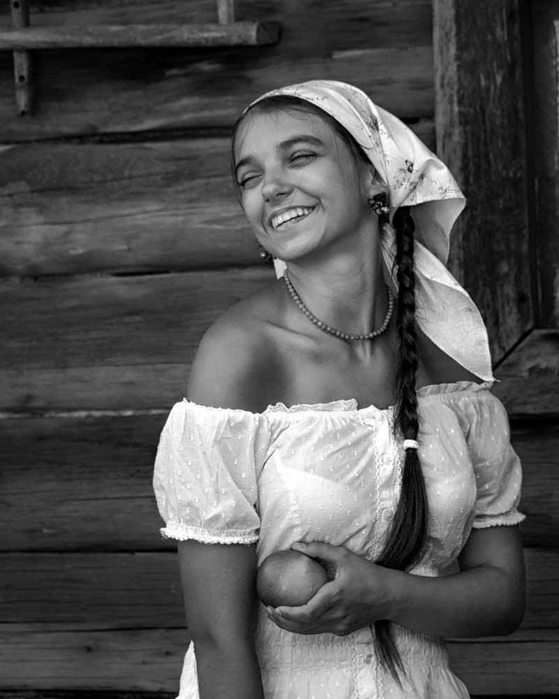 Улыбка с яблоком.