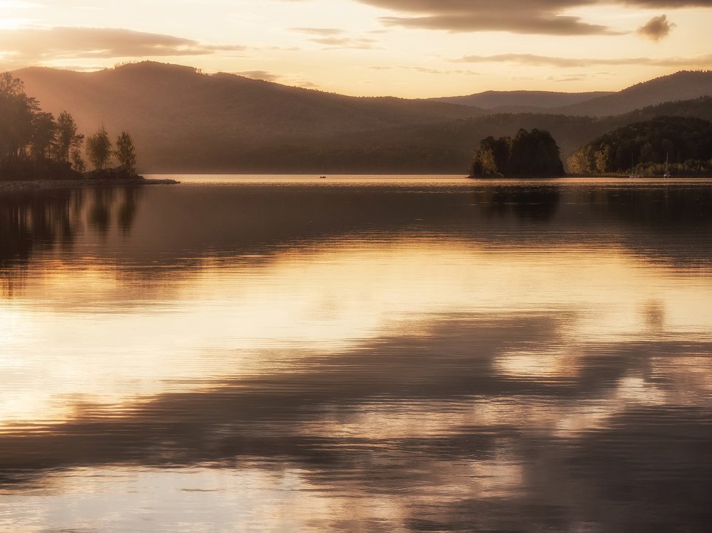 Закат на озере Тургояк