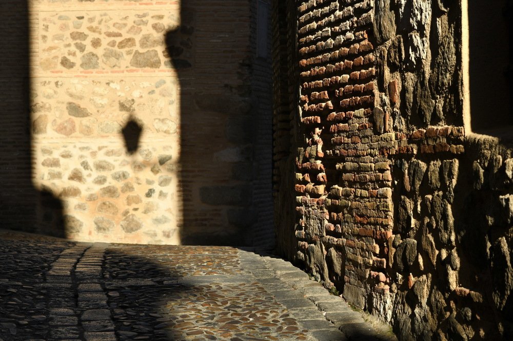 Солнце, как источник жёсткого света.