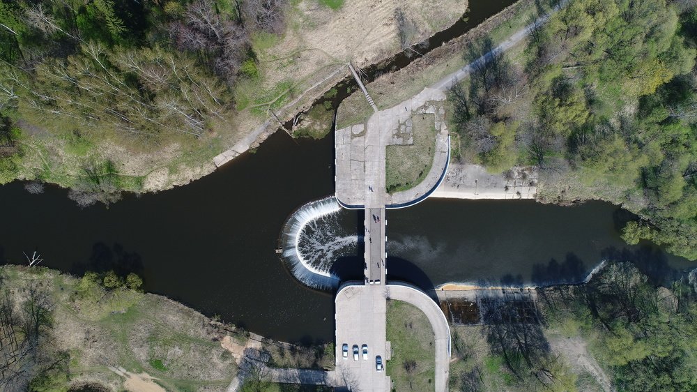 Плотина на реке Нара