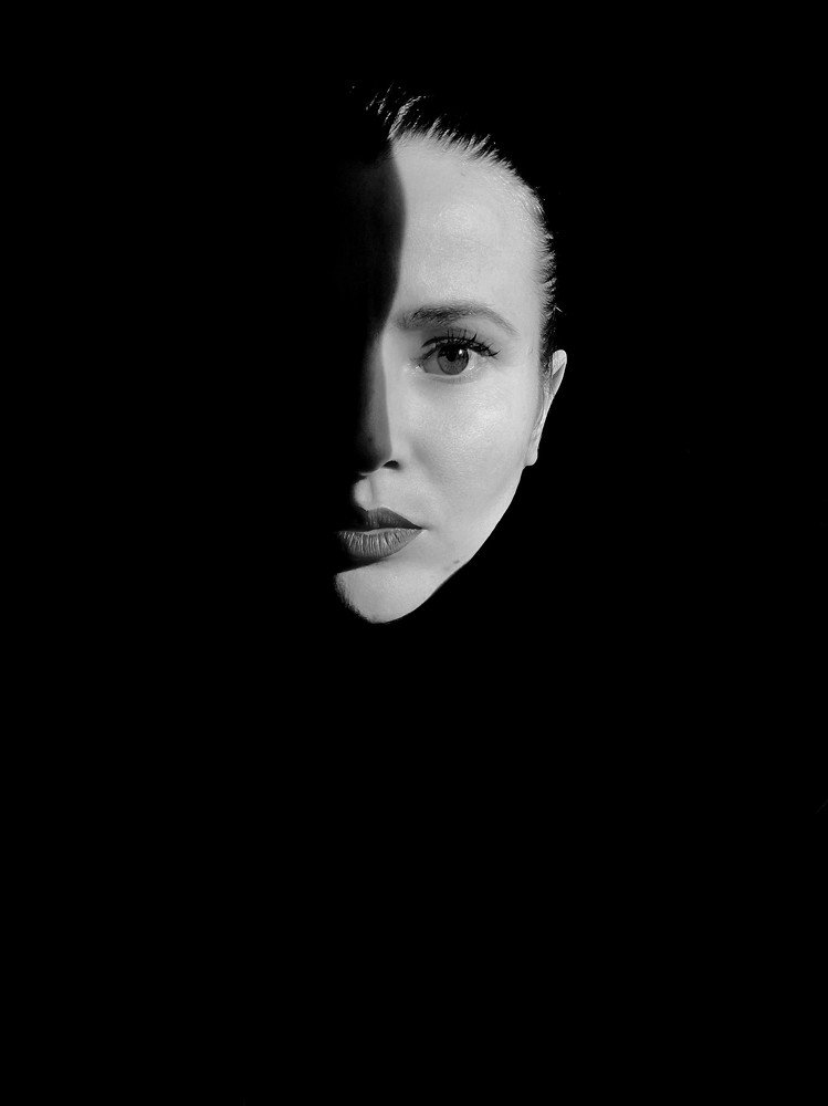 Kiss of the dark