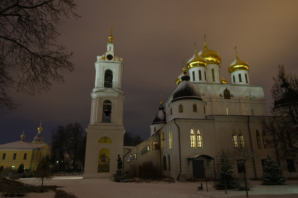 Собор на закате зимнего дня.