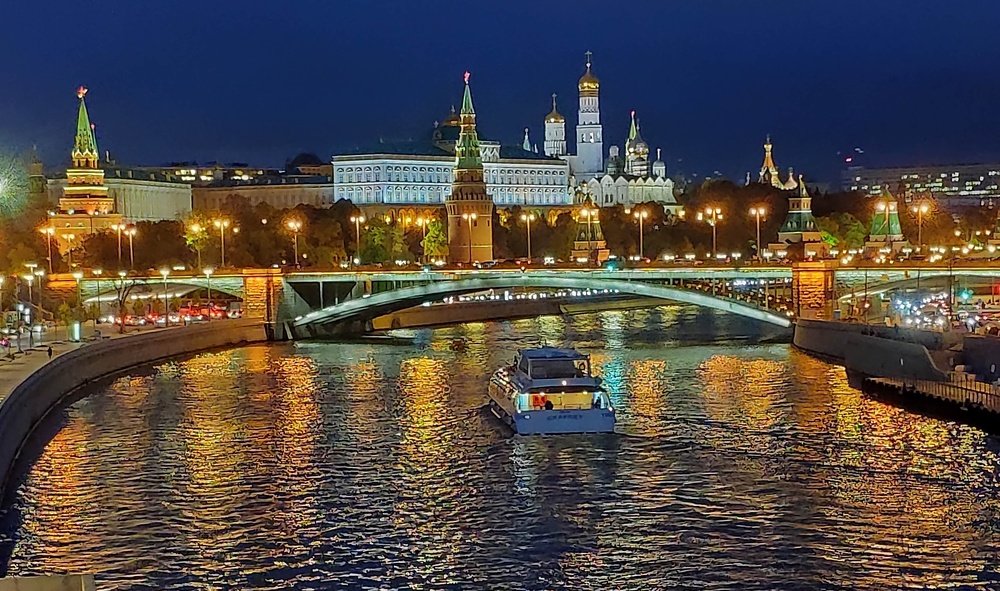 Ночь над Москвою рекою