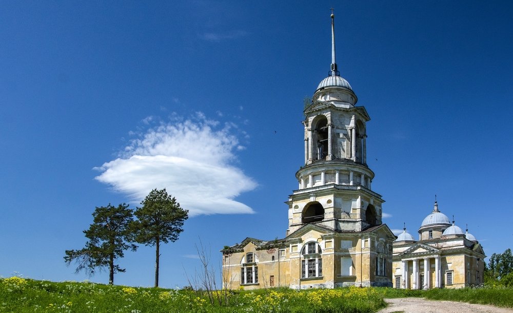 Облако и церковь