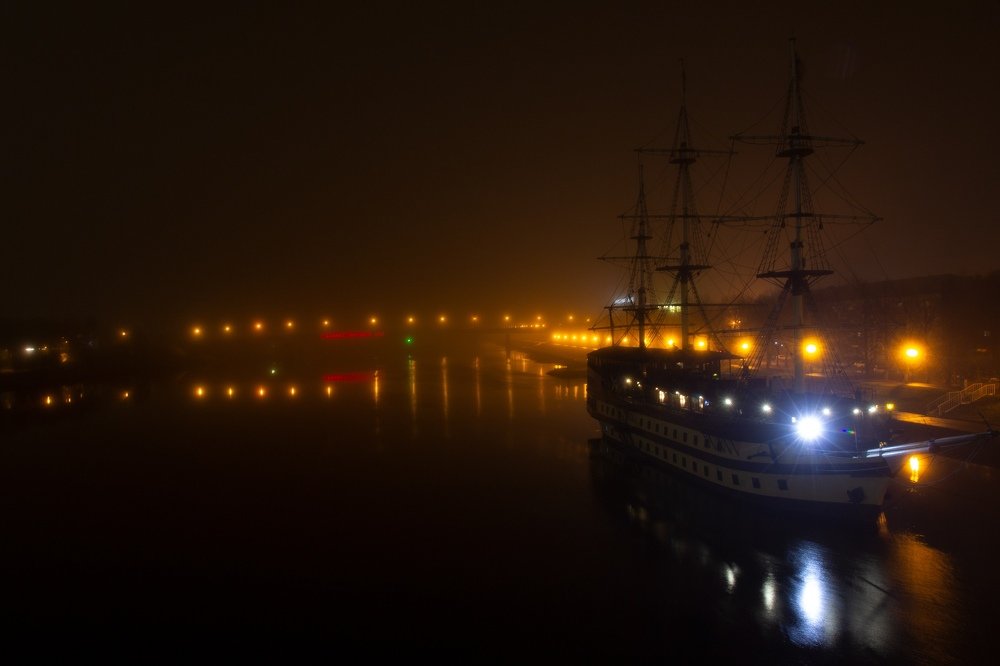 Корабль в ночи
