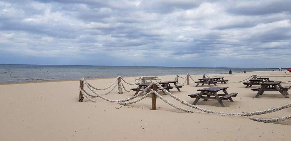 Белеет парус одинокий..