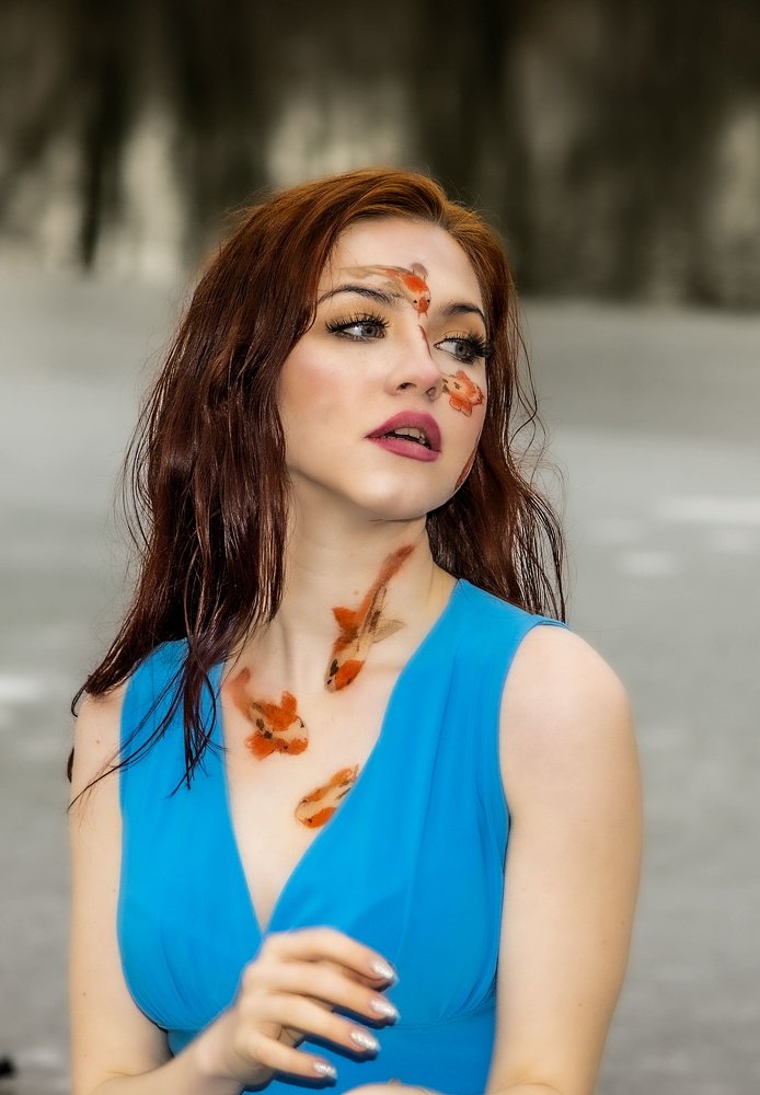 Полина у воды