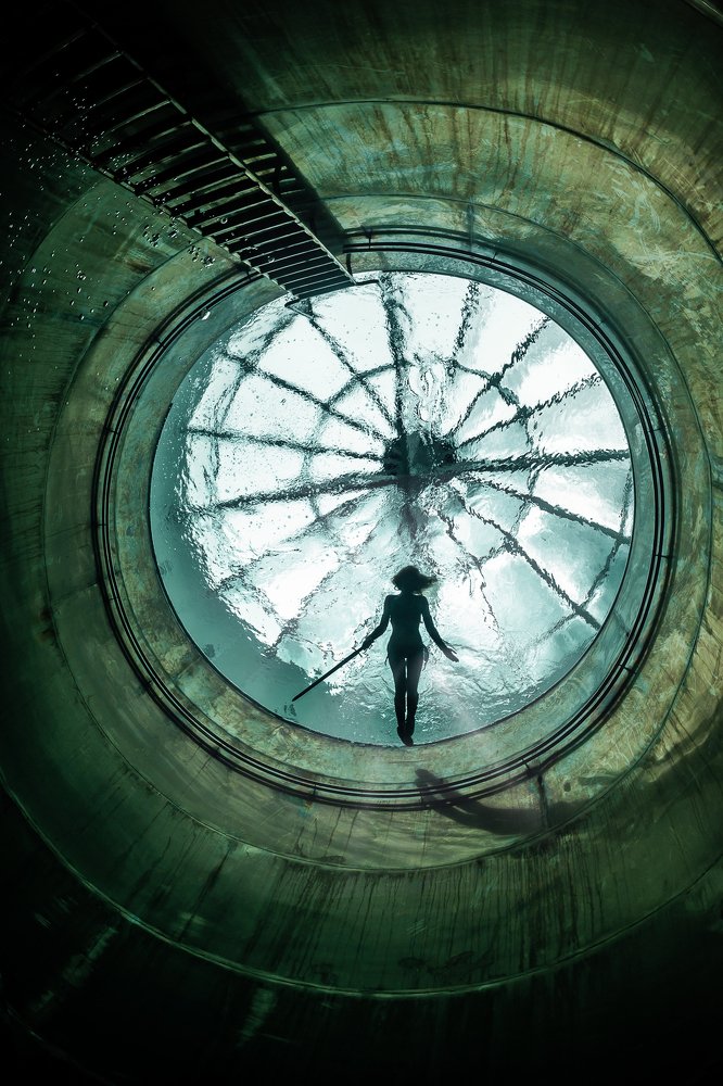 Lady with sword (Underwater)