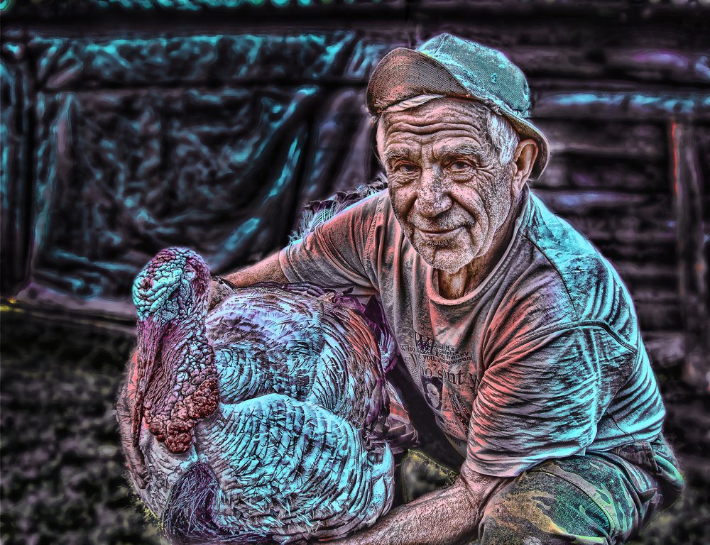 Дядя Ваня с индюком Гошей