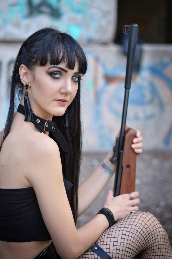 Сильная и красивая.