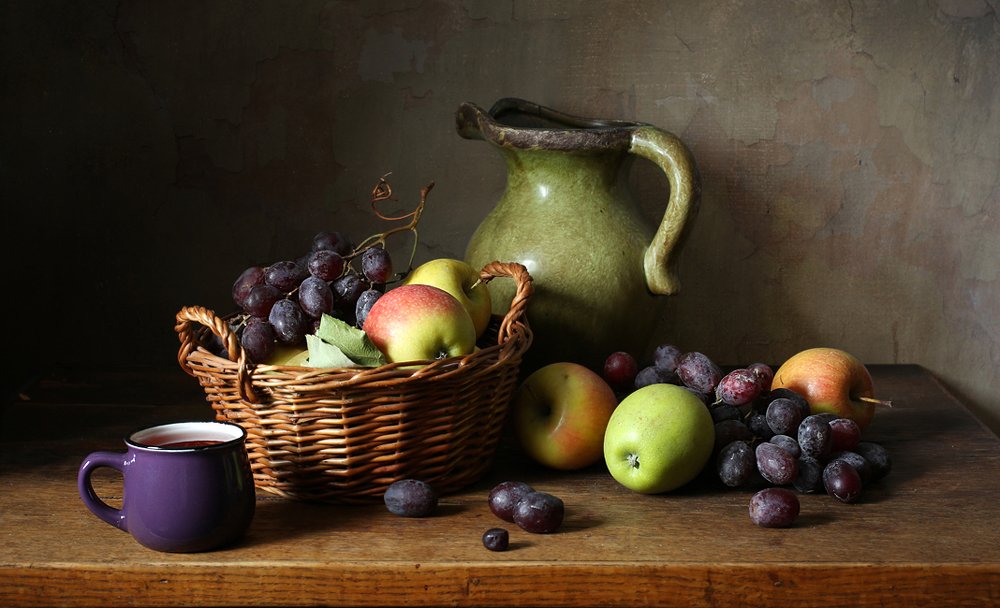 Яблоки и виноград