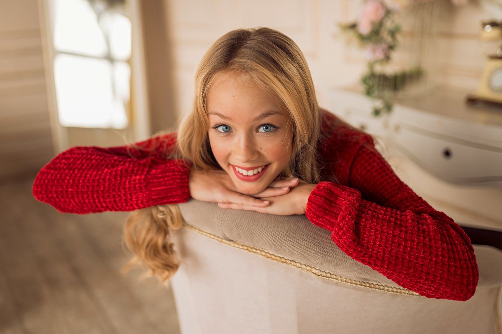 Очаровательная блондинка