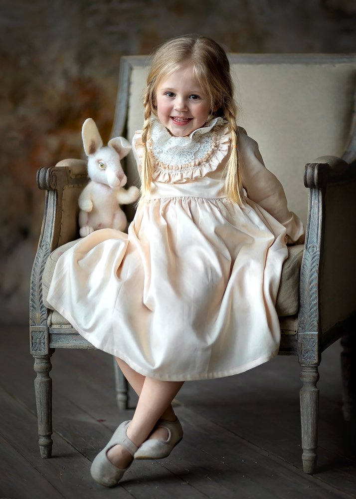 Девочка с косичками