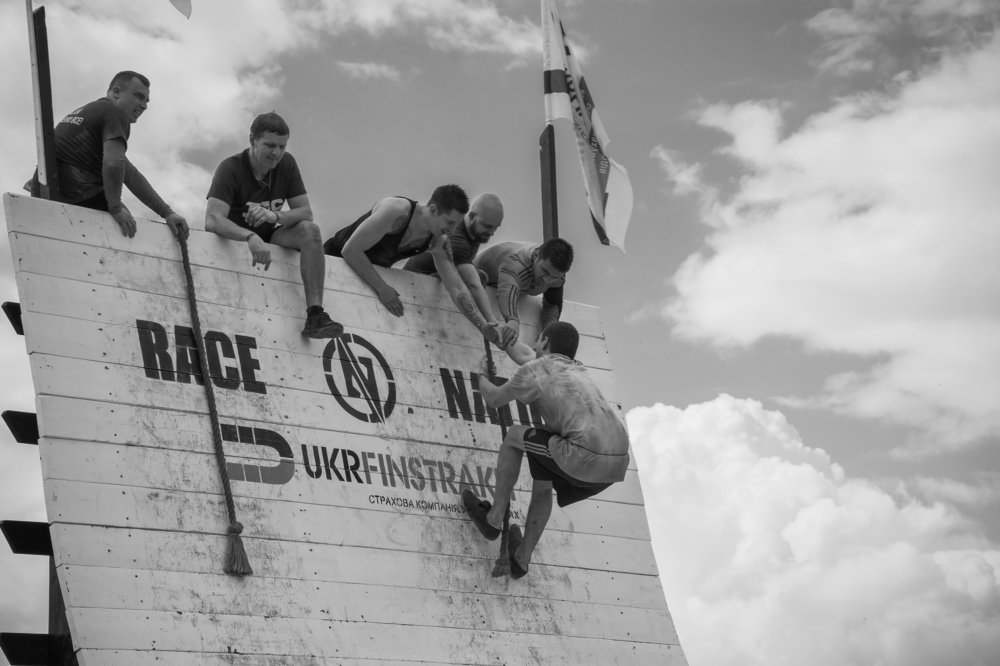 Залог победы - человеческая взаимопомощь.