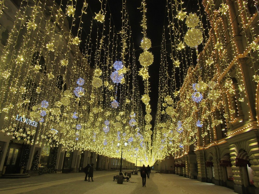 Первые прохожие