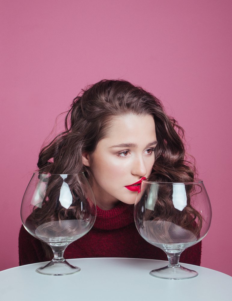 Через стекло