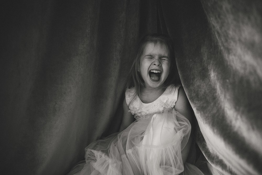 — Вы улыбаетесь, — сказал он, — И вы так спокойны? Почему вы не кричите? — Я кричу, — только вы не слышите.