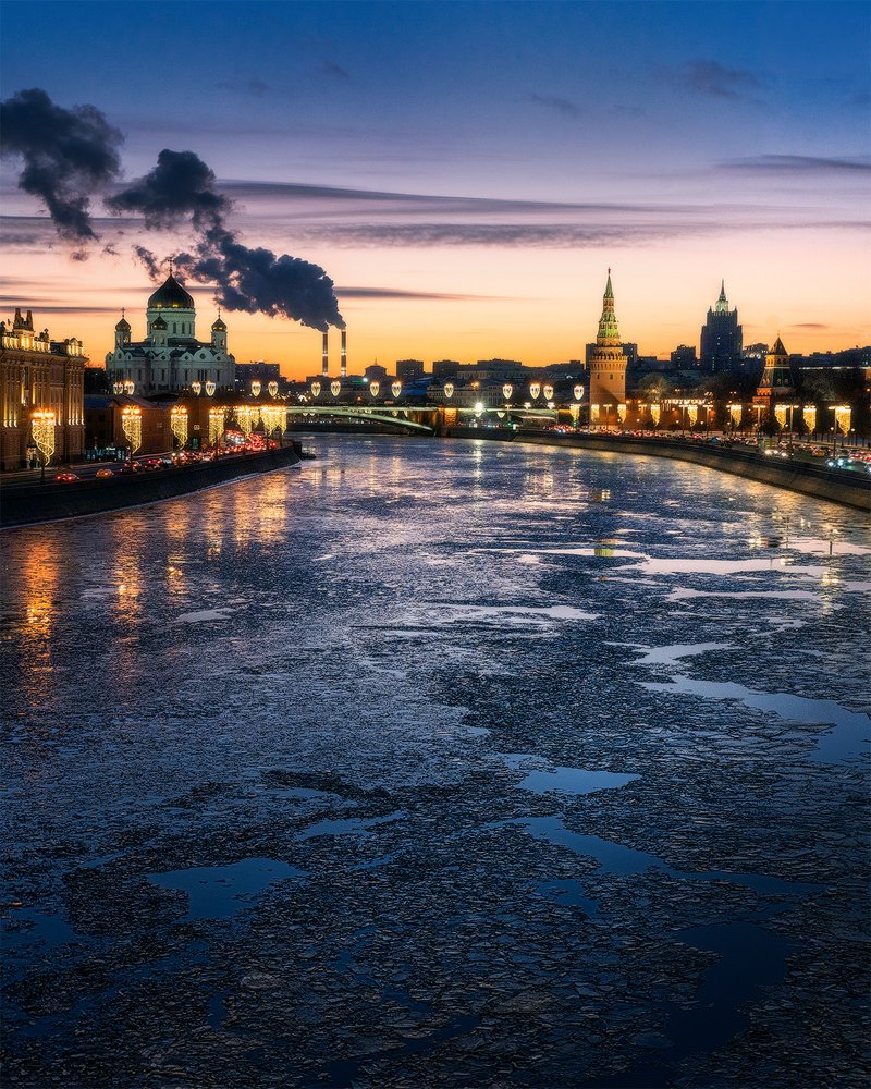 Вечер. Зима. Москва.