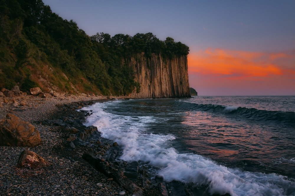 Вечерок у скалы.