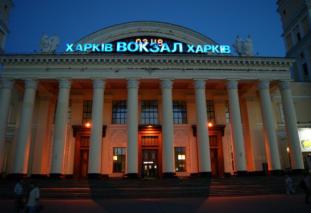 Вокзал, тени,вечер..