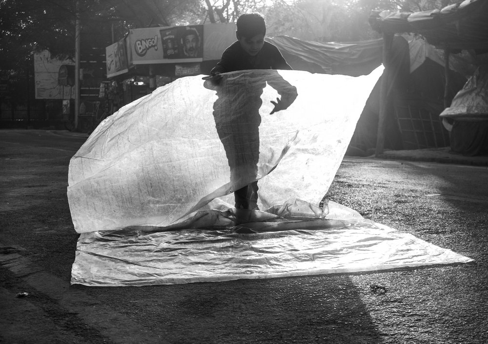 Three arm guy illusion