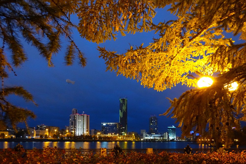 Город в золотом убранстве…