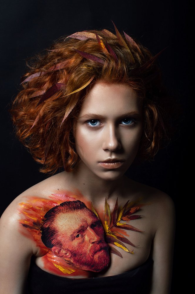 ДЕВУШКА С ВАН ГОГОМ