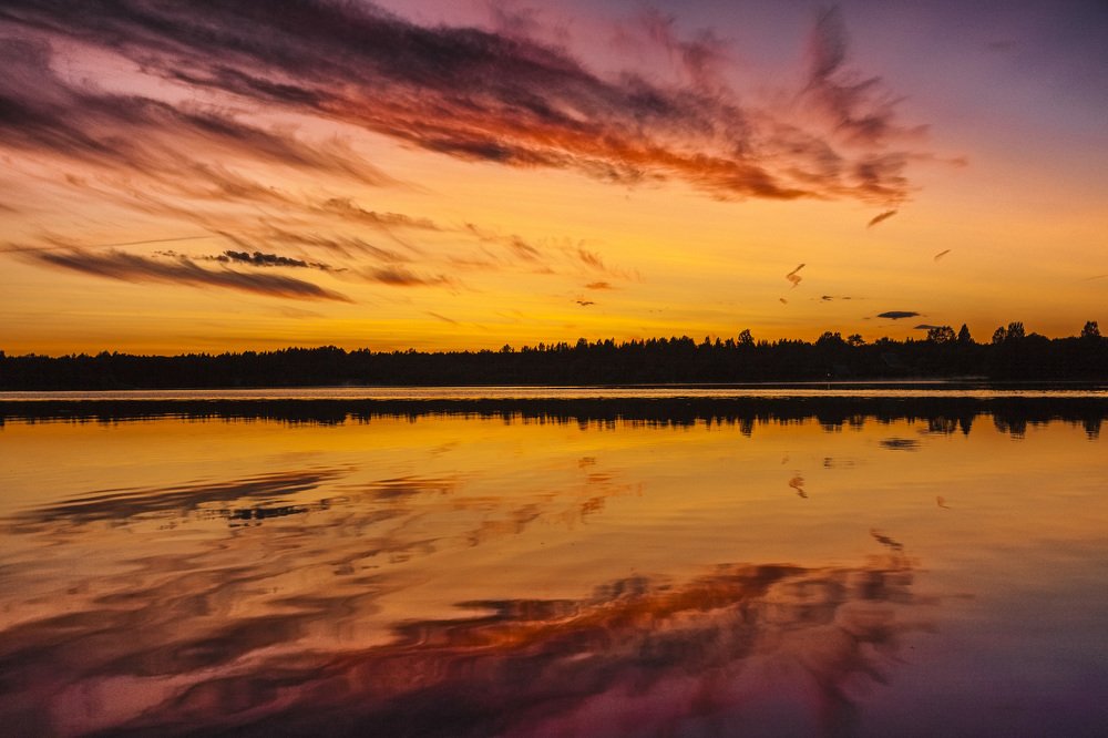 Пылал закат