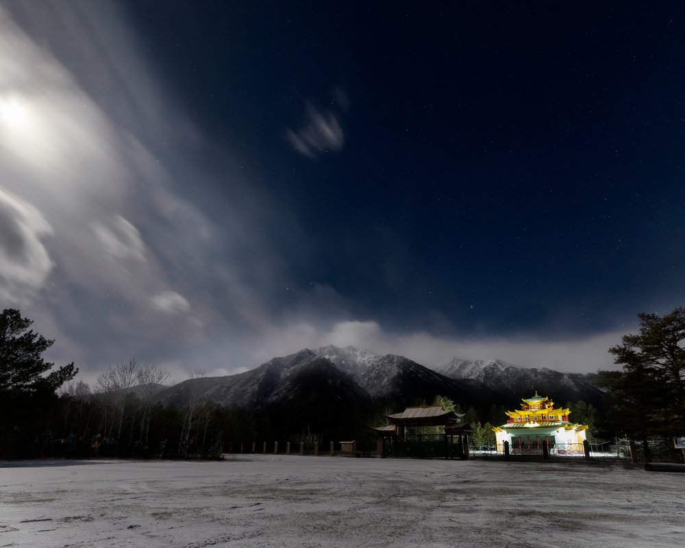 Цогчен Дуган «Дворец Богини Янжимы»