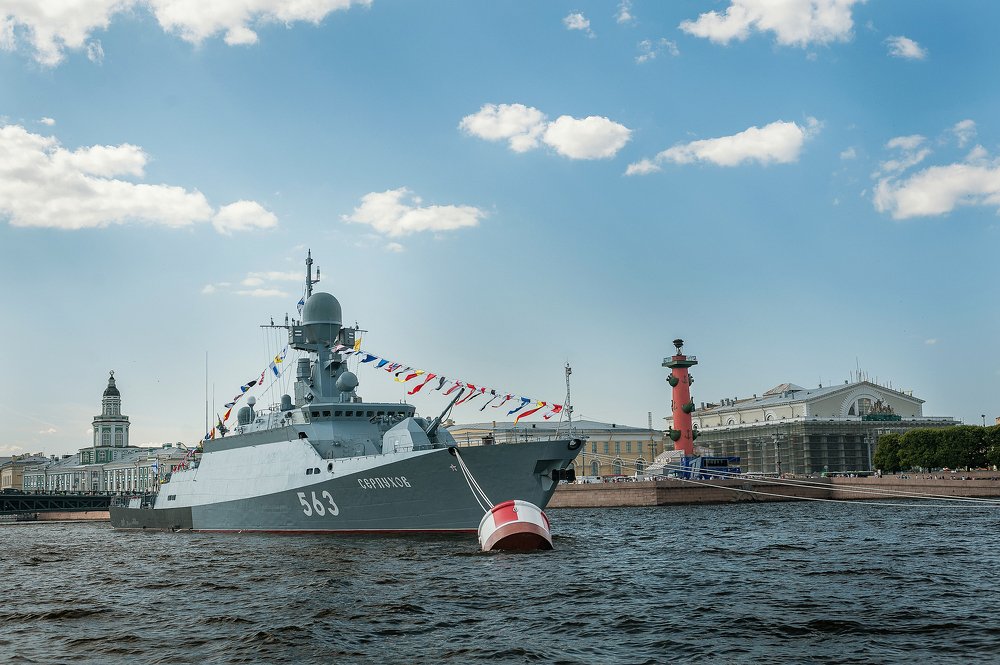 Санкт Петербург. Вид на Стрелку Васильевского острова с акватории реки Невы