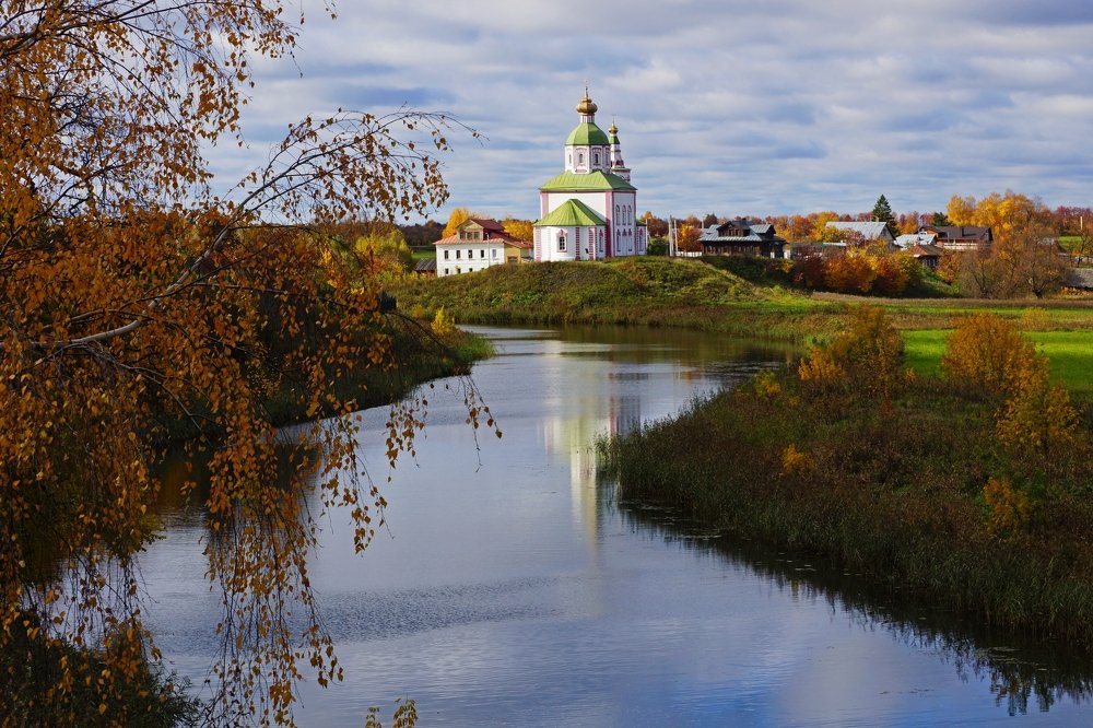 Осенний Суздаль. Ильинская церковь.