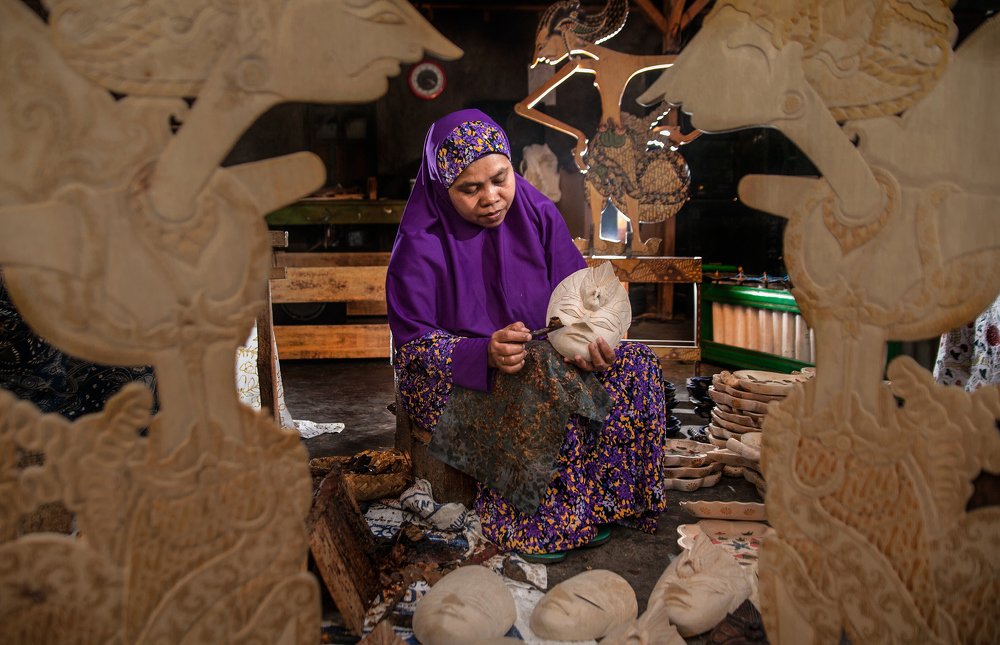 woman craftsman mask