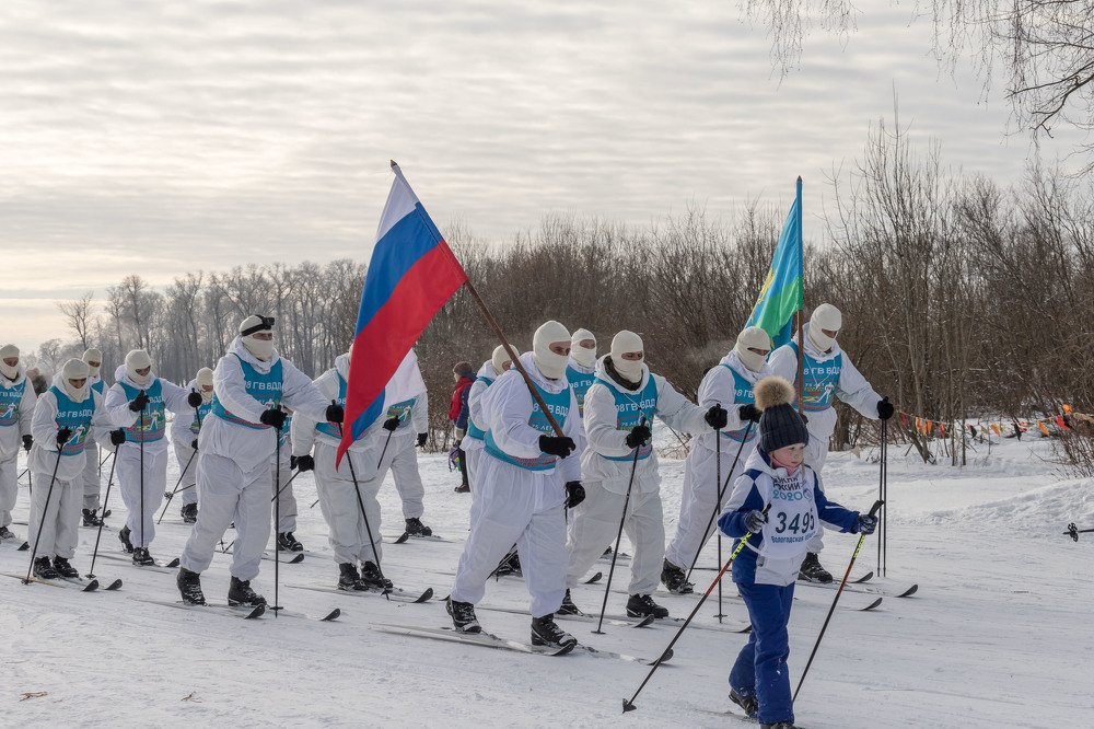 На  одной лыжне.