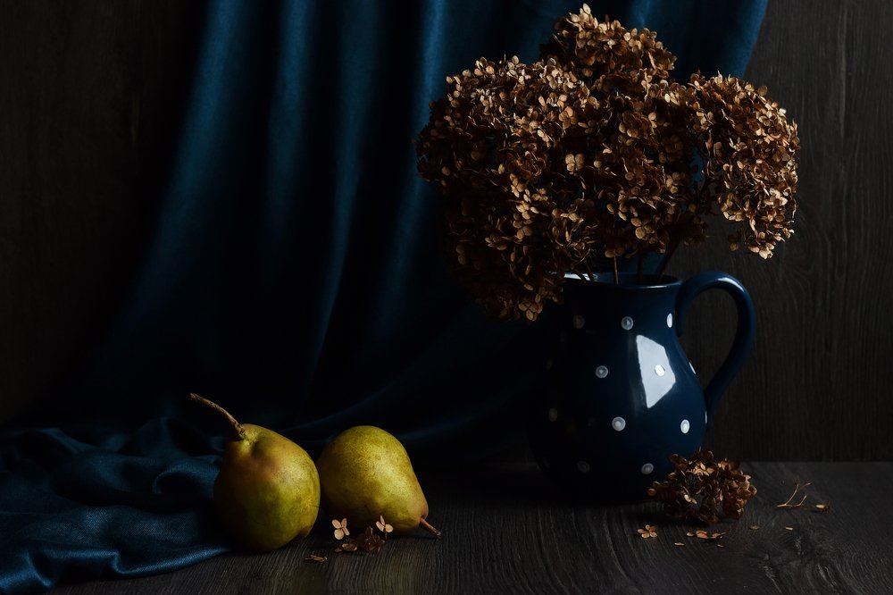 Гортензия. Груши. Кувшин.