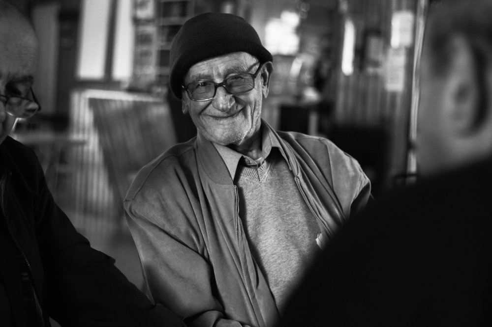 Playing Backgammon in Coffeehouse
