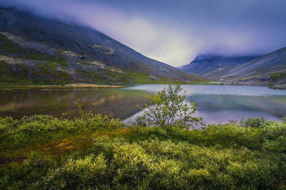 Высокогорное озеро в Хибинах